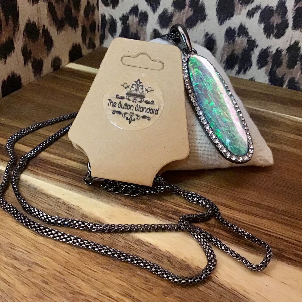 Gunmetal chain with pendant